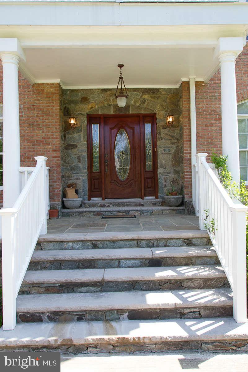 13609 Layhill Road Silver Spring, MD 20906 - Photo 4 of 30 a view of entryway