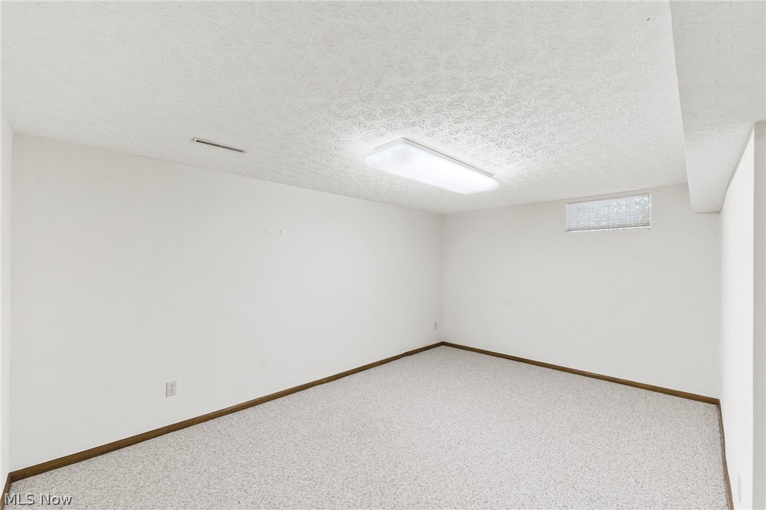7712 Roeper Road Cleveland, OH 44134 - Photo 26 of 33