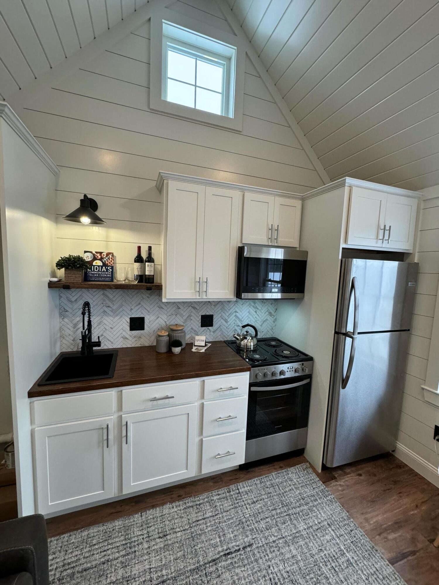 994 Portland Road, Unit 15 Saco, ME 04072 - Photo 3 of 18 Kitchen