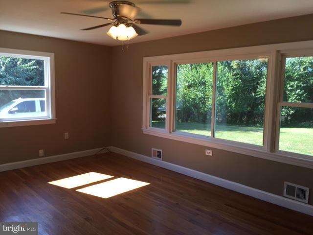 10016 Rixeyville Road Culpeper, VA 22701 - Photo 12 of 28 Living Room