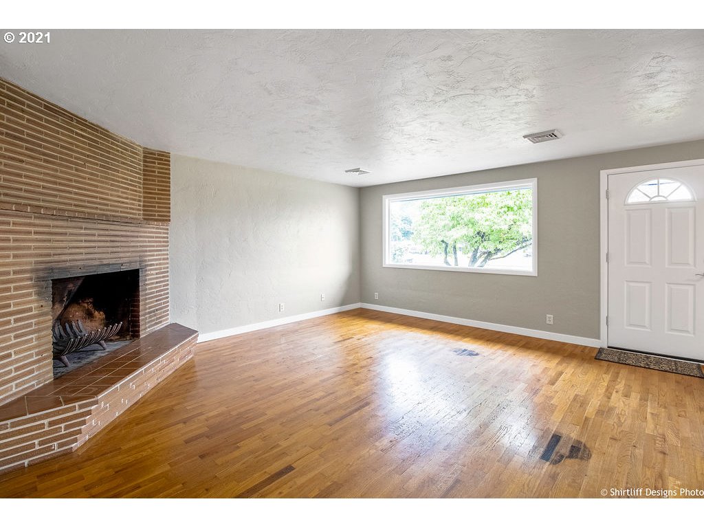 1324 1st Street Springfield, OR 97477 - Photo 3 of 27 Gallery Image 3