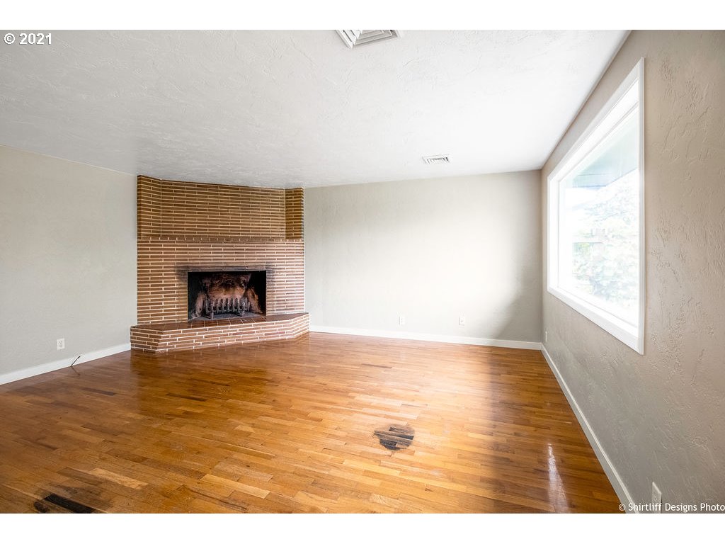 1324 1st Street Springfield, OR 97477 - Photo 4 of 27 Gallery Image 4