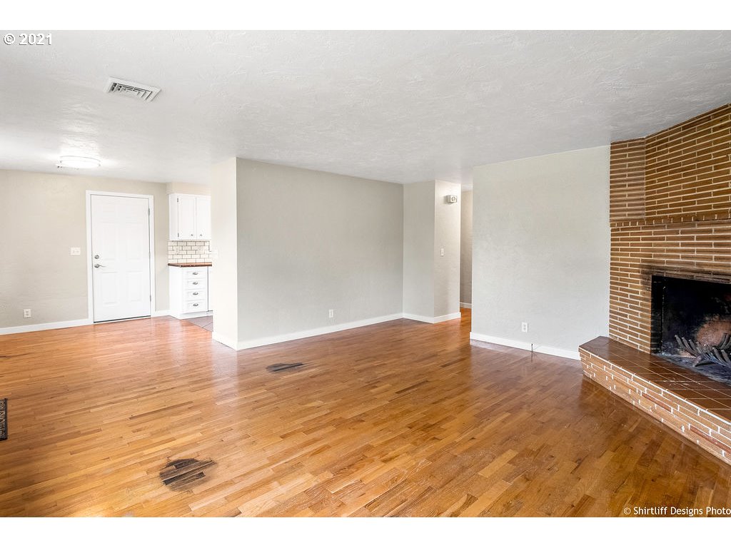 1324 1st Street Springfield, OR 97477 - Photo 5 of 27 Gallery Image 5