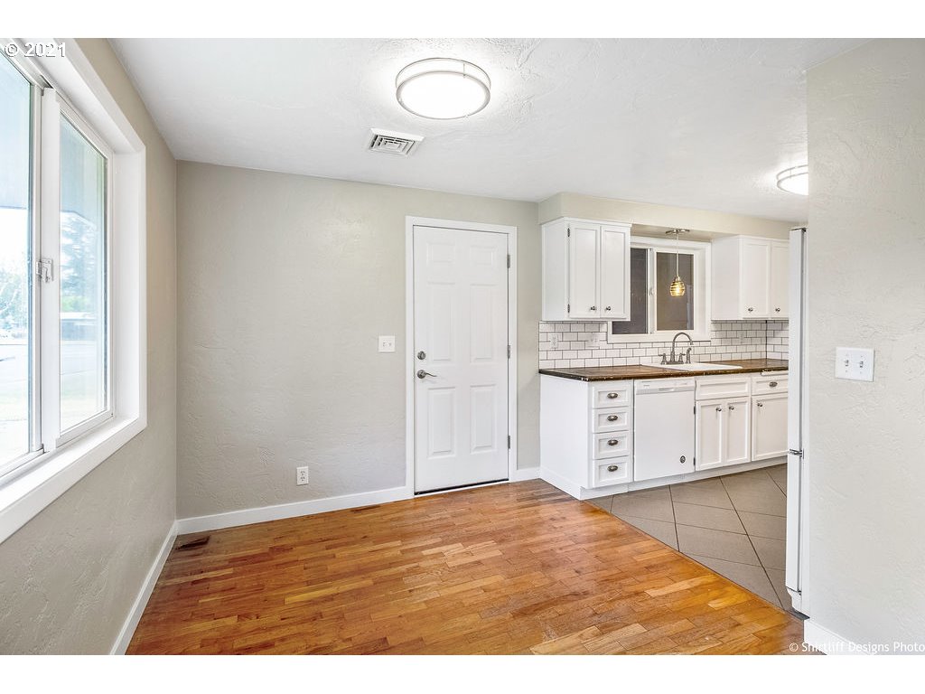 1324 1st Street Springfield, OR 97477 - Photo 6 of 27 Gallery Image 6