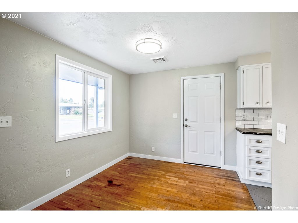1324 1st Street Springfield, OR 97477 - Photo 8 of 27 Gallery Image 8