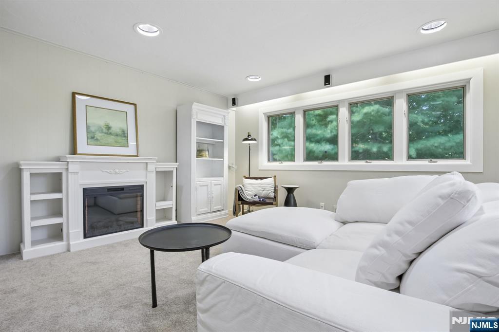 65 Springbrook Road Livingston, NJ 07039 - Photo 9 of 30 Gallery Image 9