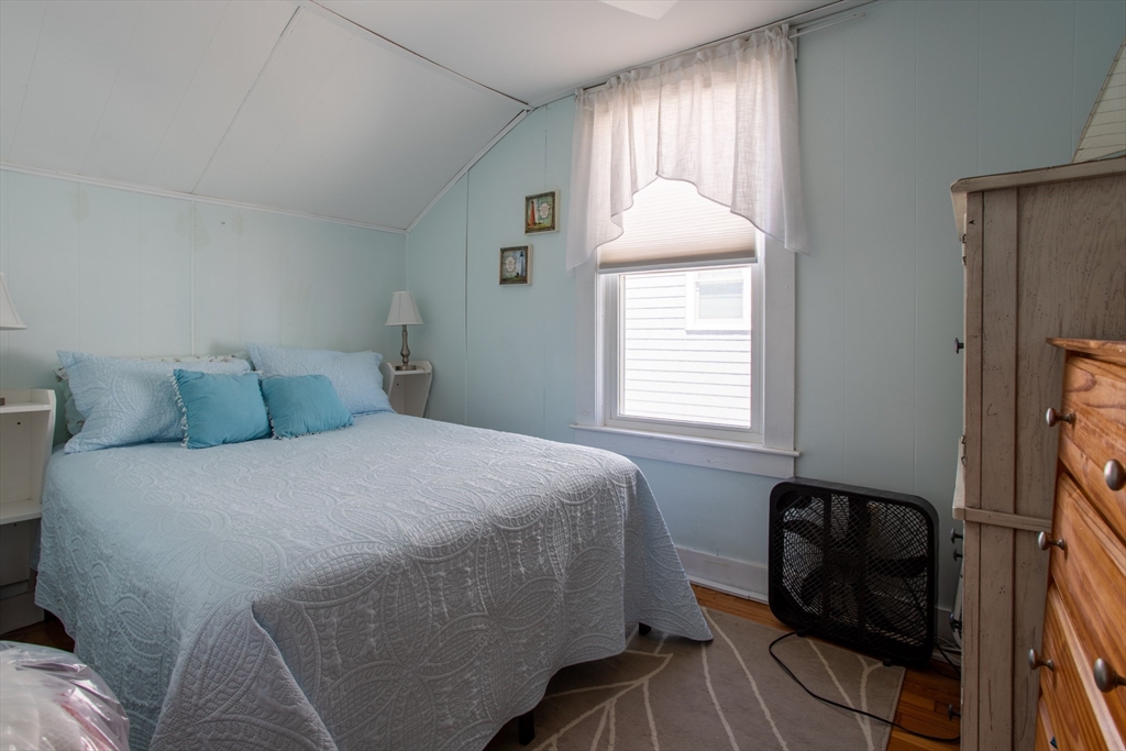 29 Commonwealth Avenue Salisbury, MA 01952 - Photo 7 of 34 a bedroom with a bed and a window