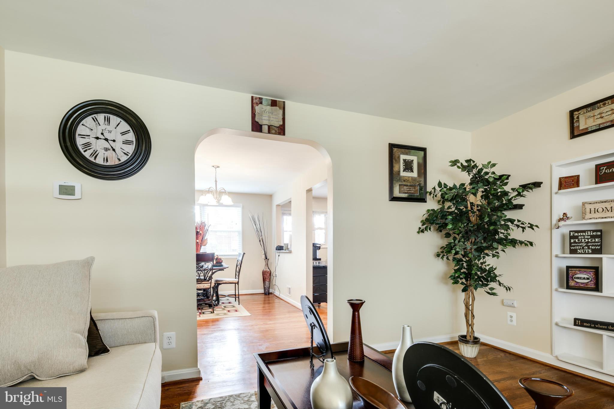 5541 Channing Road Baltimore, MD 21229 - Photo 6 of 22 Living Room