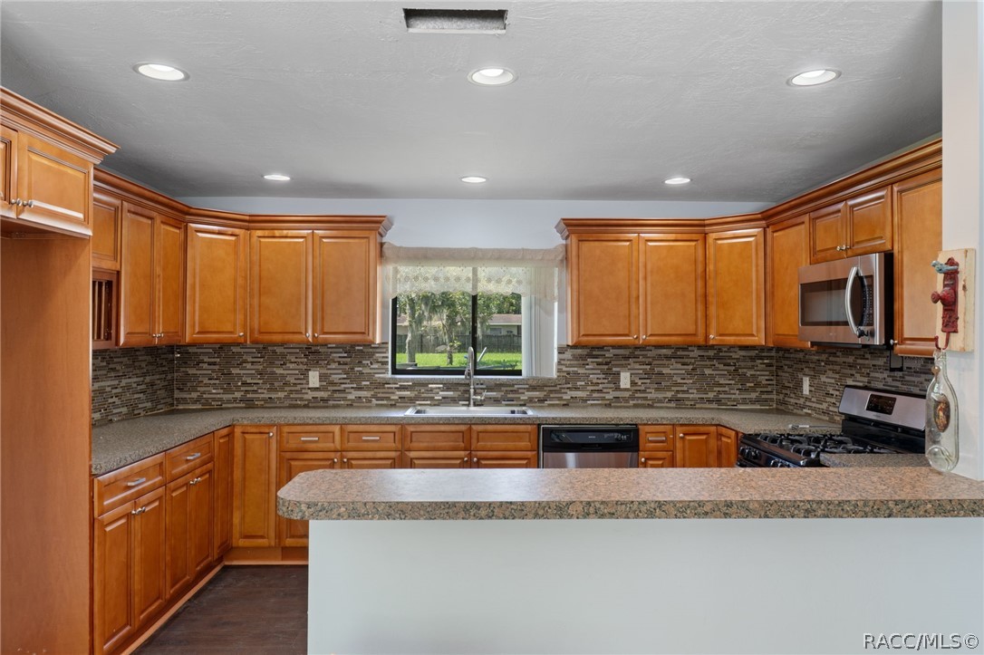 149-151 Southeast Paradise Point Road Crystal River, FL 34429 - Photo 9 of 42 Gallery Image 9