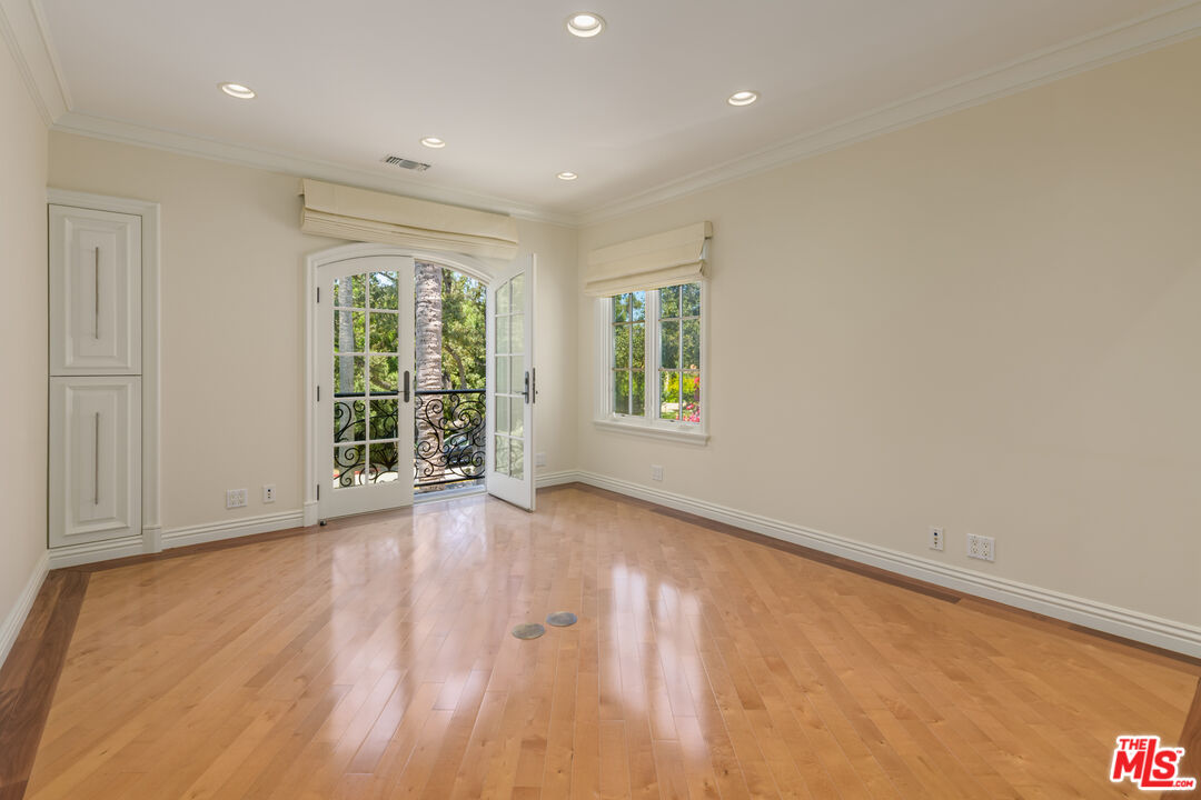 204 Foothill Road Beverly Hills, CA 90210 - Photo 20 of 33