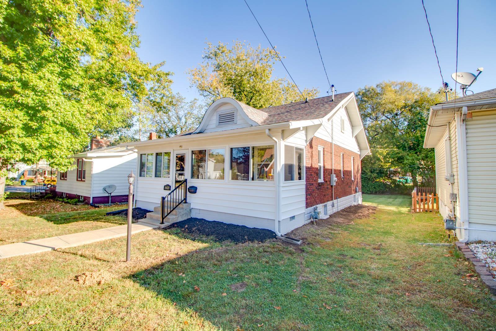 1421 Milton Road Alton, IL 62002 - Photo 3 of 29 Gallery Image 3