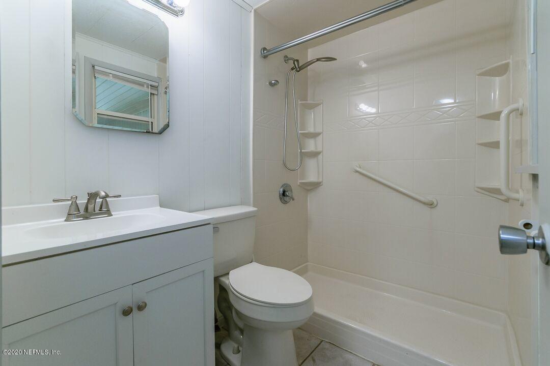 461 Levy Road Atlantic Beach, FL 32233 - Photo 13 of 18 Btahroom 1- Large House
