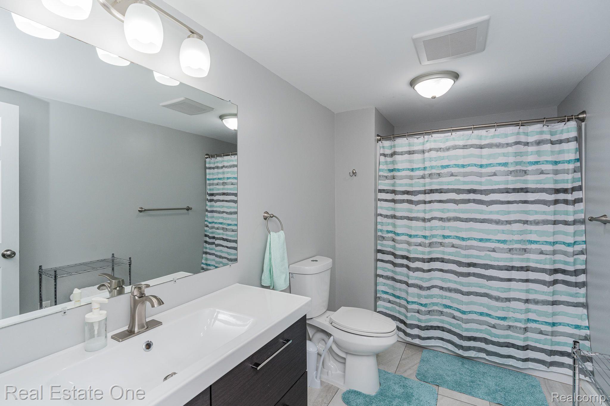 1143 Waycroft Lane Rochester, MI 48307 - Photo 48 of 54 Gallery Image 48