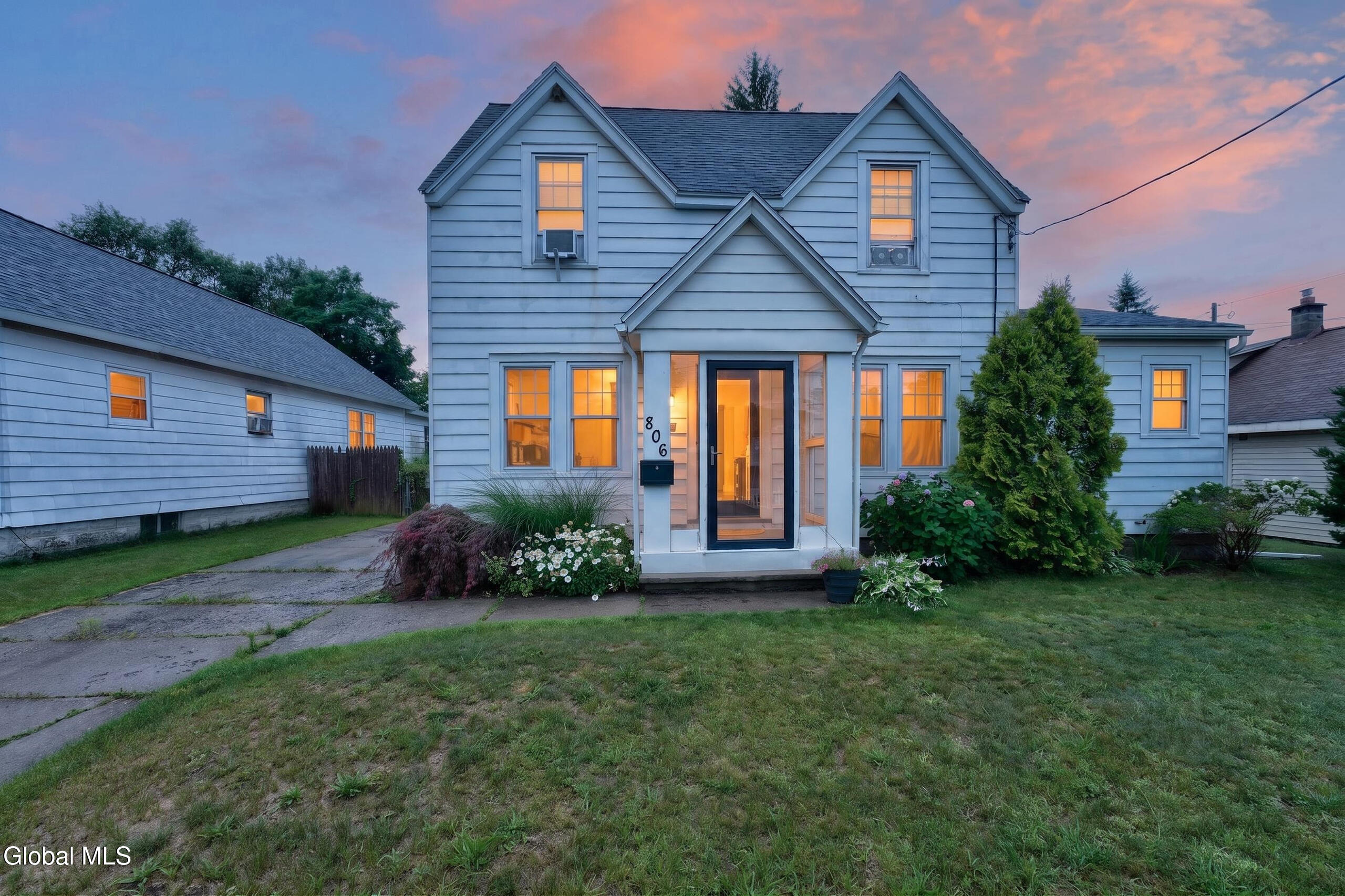 806 Curry Road Rotterdam, NY 12306 - Photo 2 of 39 0 Front 1twilight