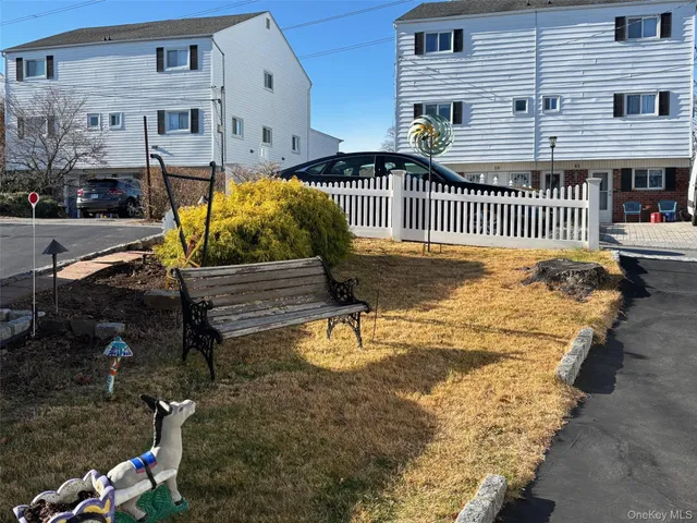 a view of a house with backyard