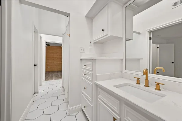 $2,850 | 1026 Oyster Bay Drive, Sugar Land, TX 77478