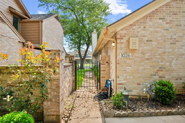 $2,850 | 1026 Oyster Bay Drive, Sugar Land, TX 77478