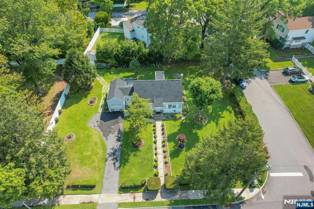 10 Knickerbocker Road Demarest, NJ 07627 - Photo 2 of 44 Gallery Image 2