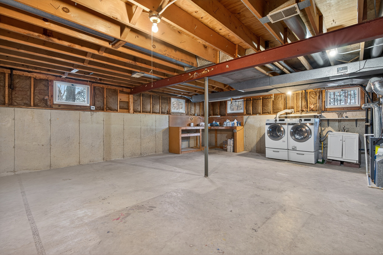 1790 Devonshire Court Elgin, IL 60123 - Photo 20 of 27 a view of a garage