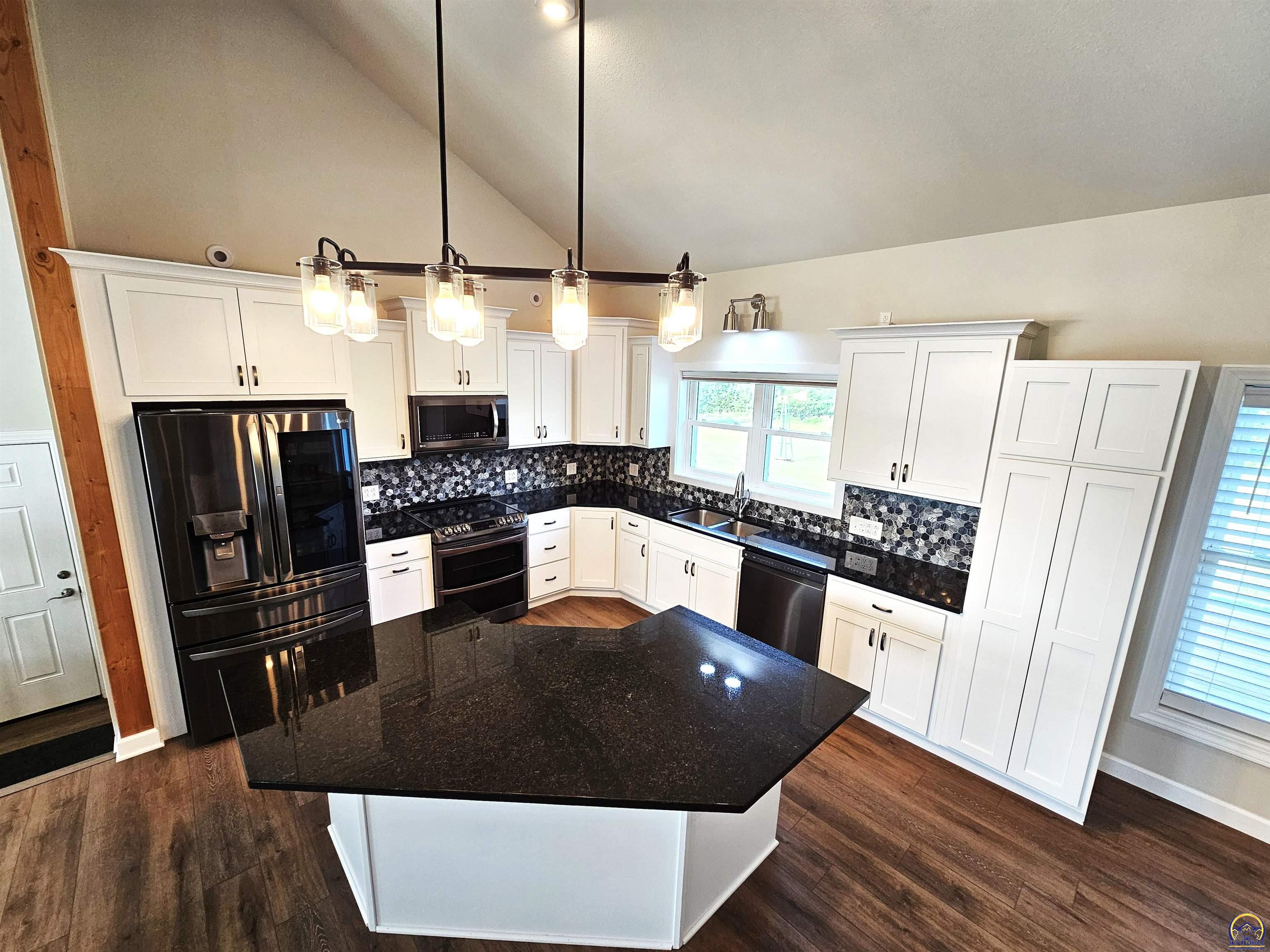 611 South 3rd Sabetha, KS 66534 - Photo 15 of 36