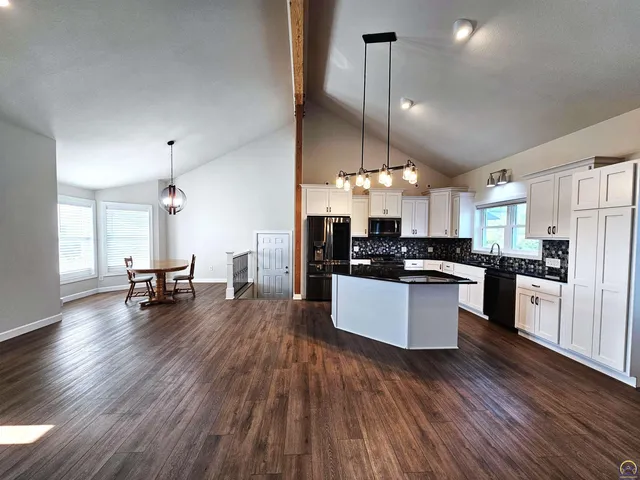 $460,000 | 611 South 3rd, Sabetha, KS 66534