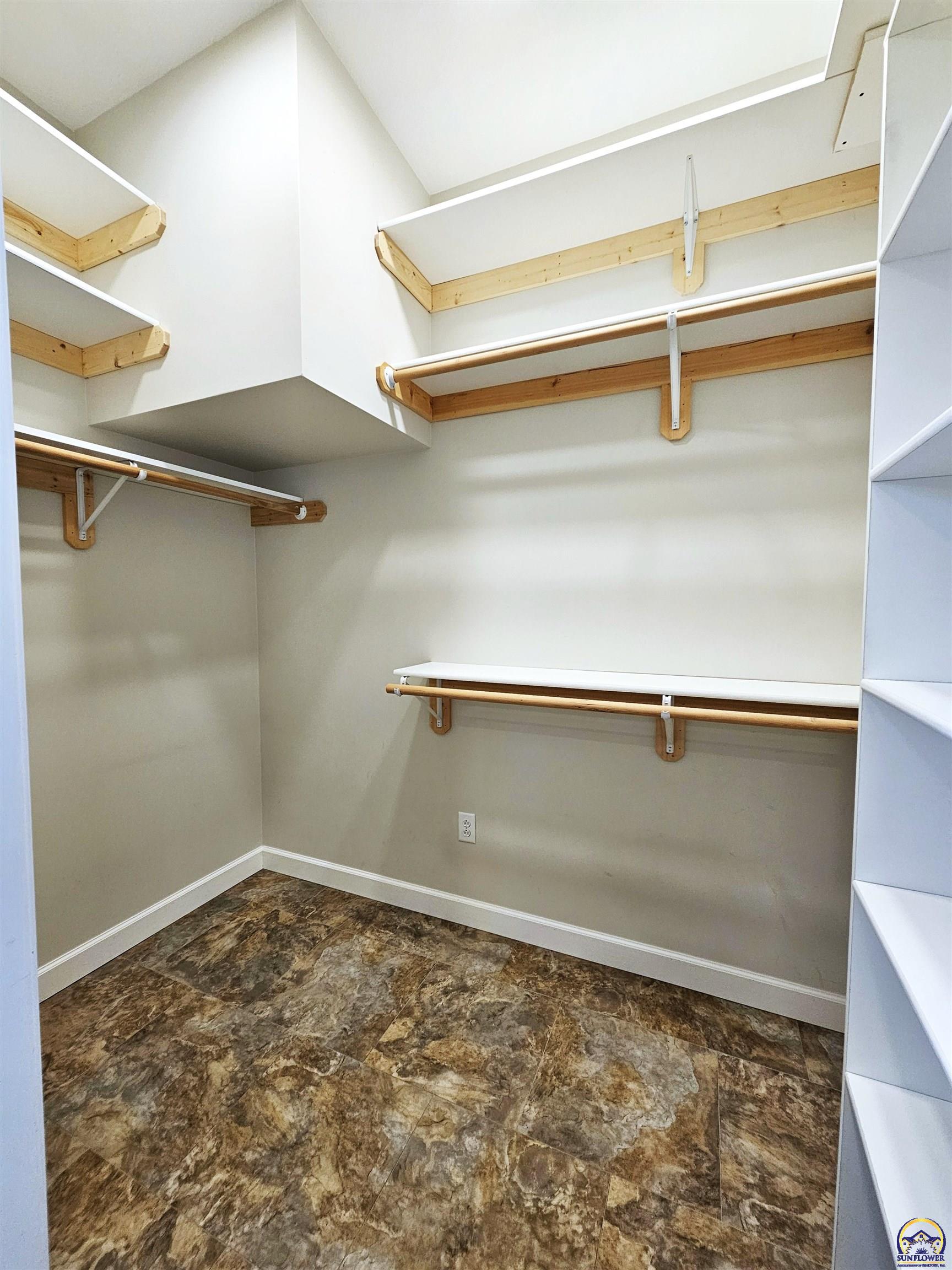 611 South 3rd Sabetha, KS 66534 - Photo 23 of 36