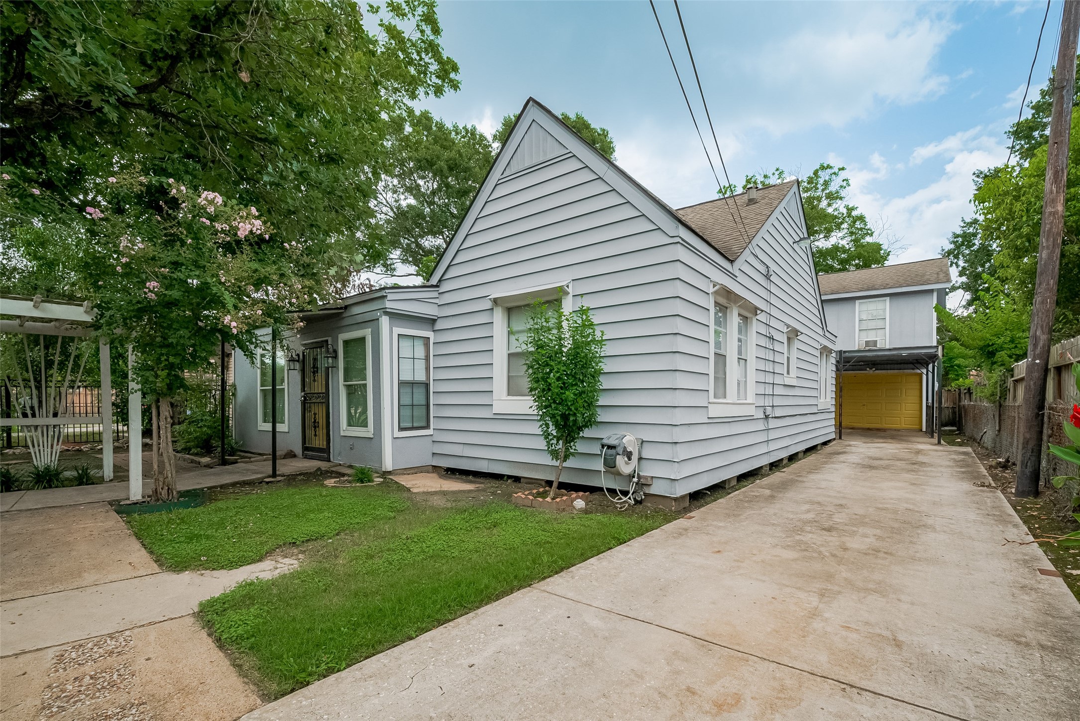 1813 Hatwell Street Houston, TX 77023 - Photo 2 of 44