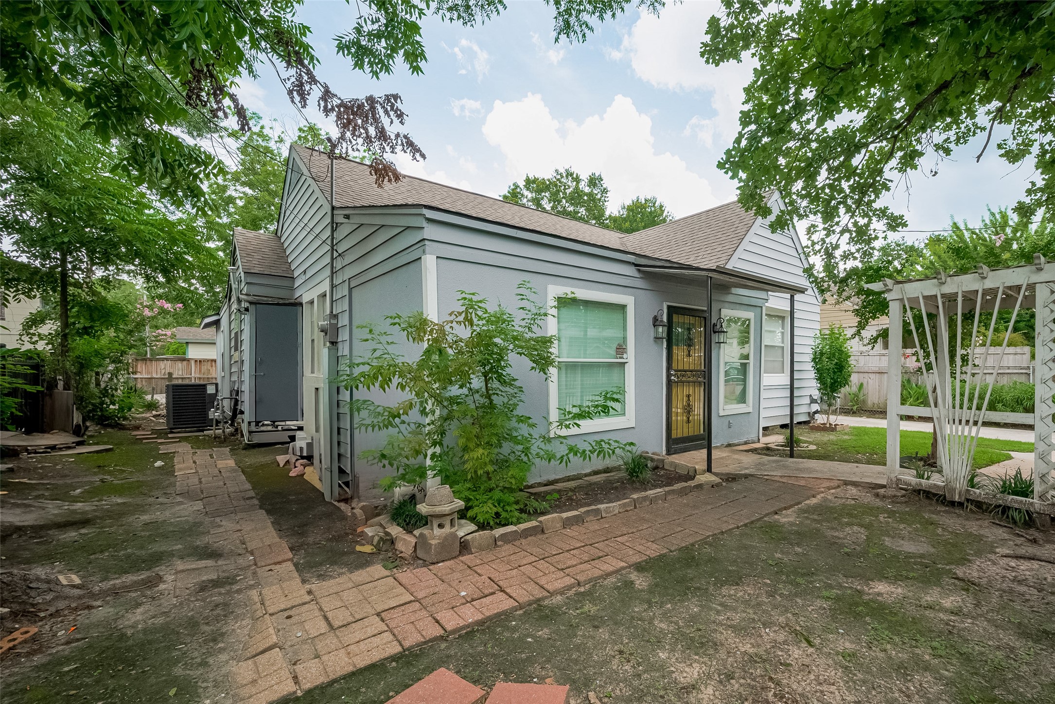 1813 Hatwell Street Houston, TX 77023 - Photo 3 of 44