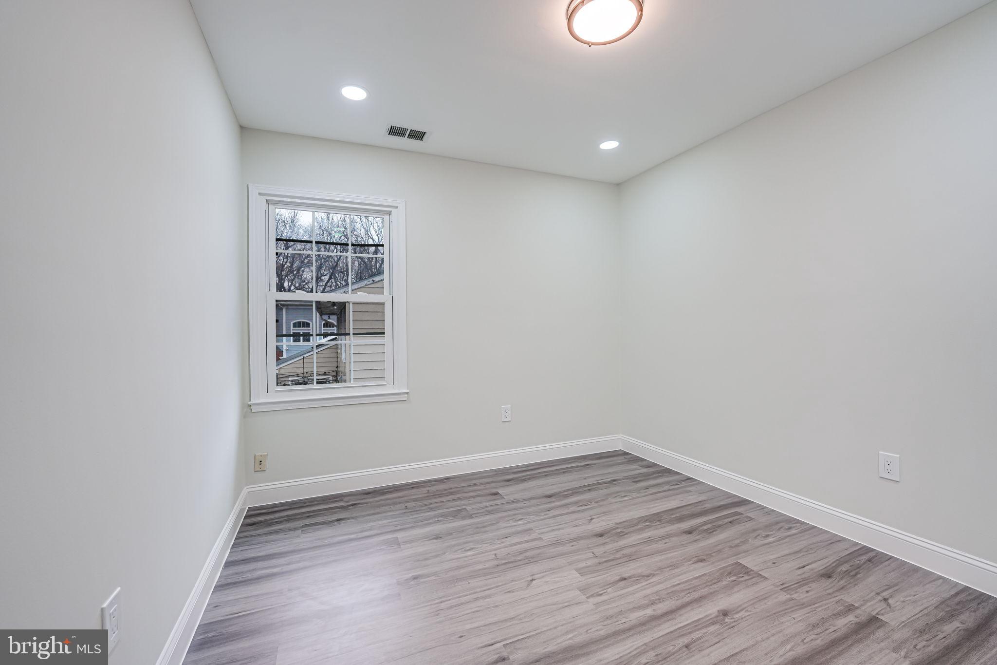 1262 Kensington Road McLean, VA 22101 - Photo 20 of 42