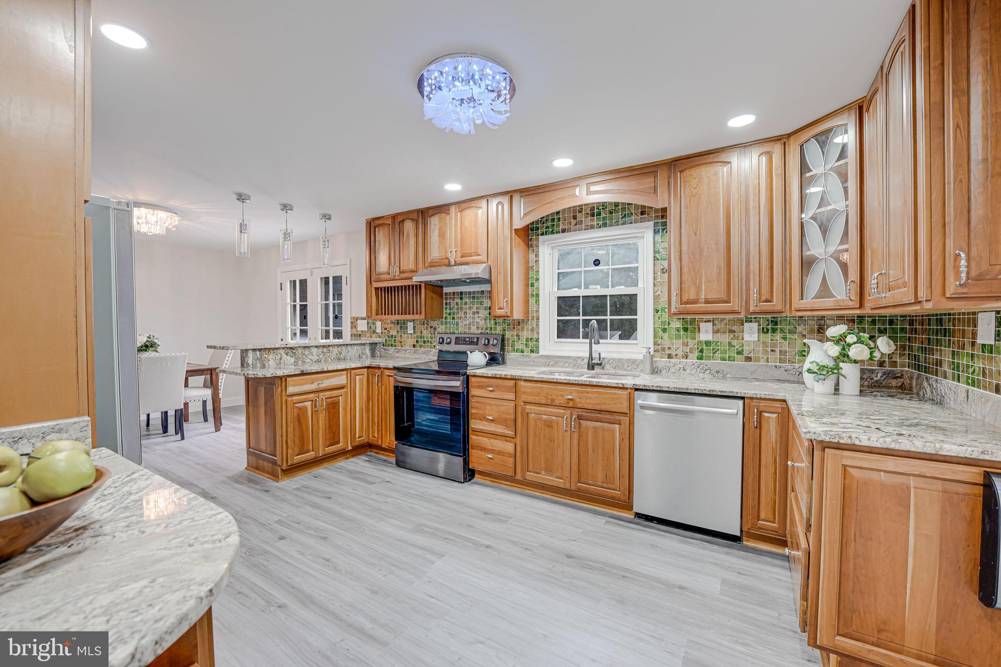 1262 Kensington Road McLean, VA 22101 - Photo 4 of 42
