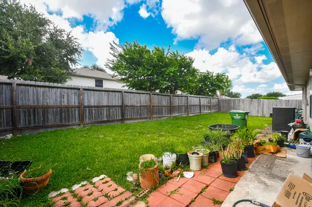 $1,900 | 7926 Westington Lane, Houston, TX 77040