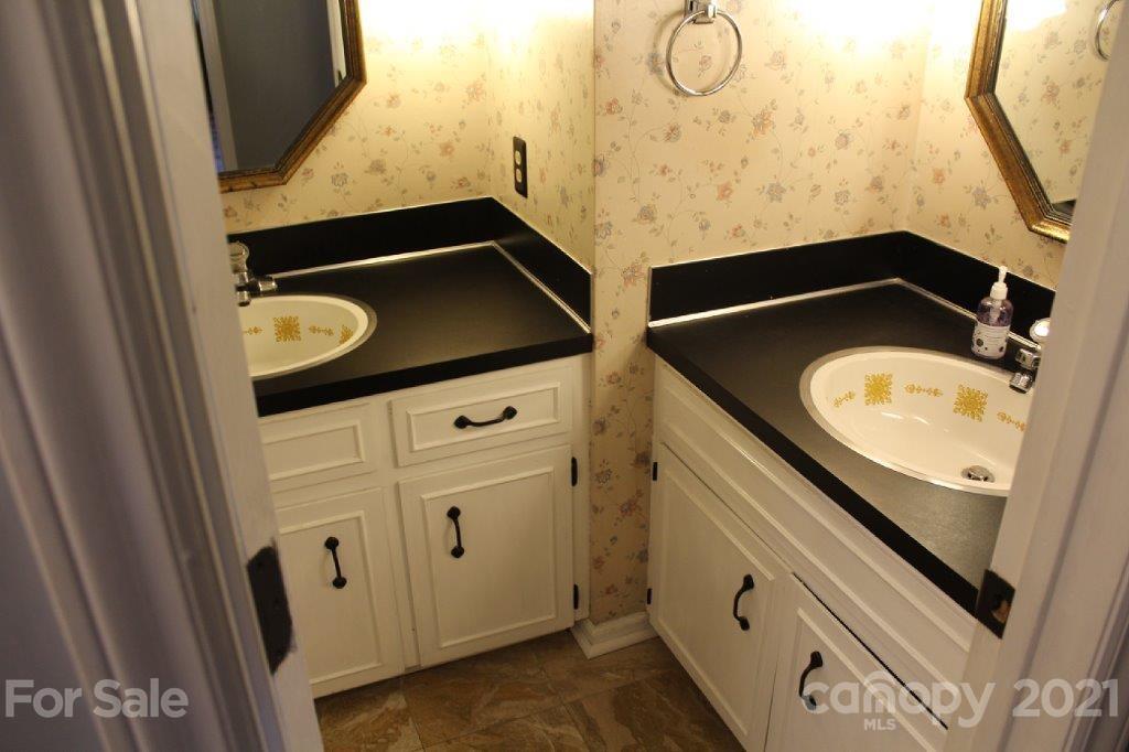 1739 Drexel Road Valdese, NC 28690 - Photo 8 of 32 Gallery Image 8
