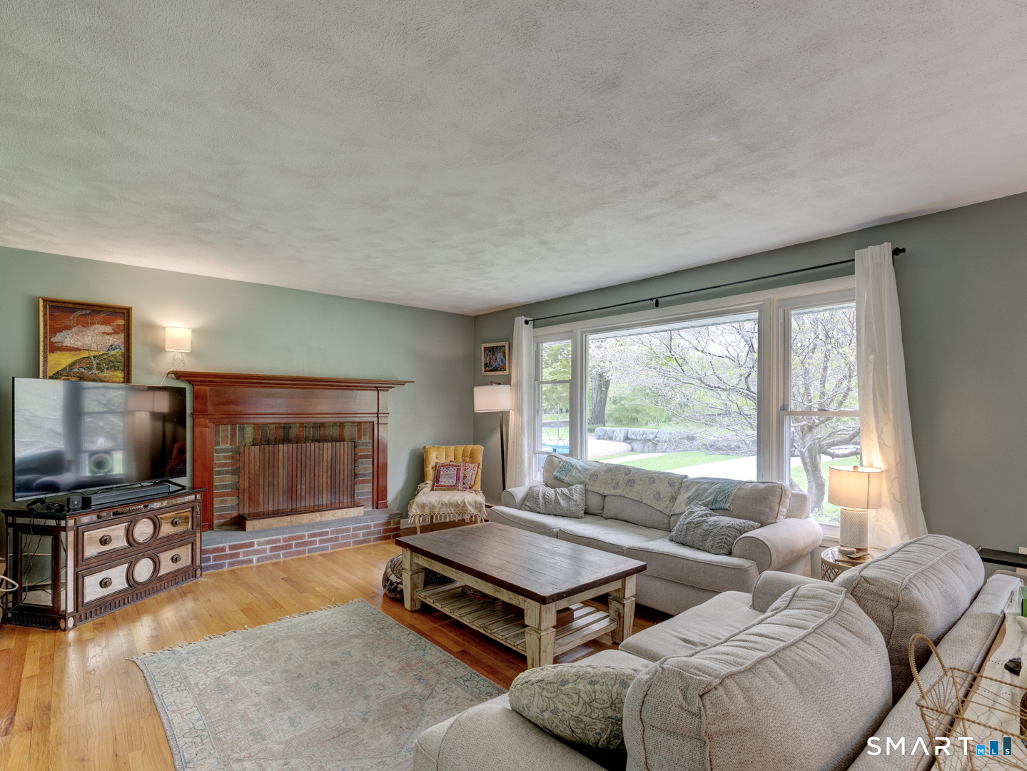 384 Woodland Road Mansfield, CT 06268 - Photo 17 of 37 living room