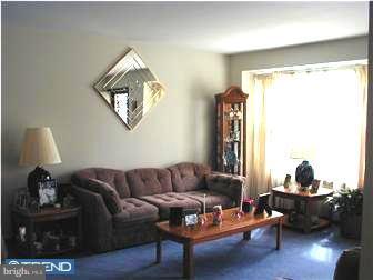 251 Peppermill Road West Berlin, NJ 08091 - Photo 2 of 7 Living Room