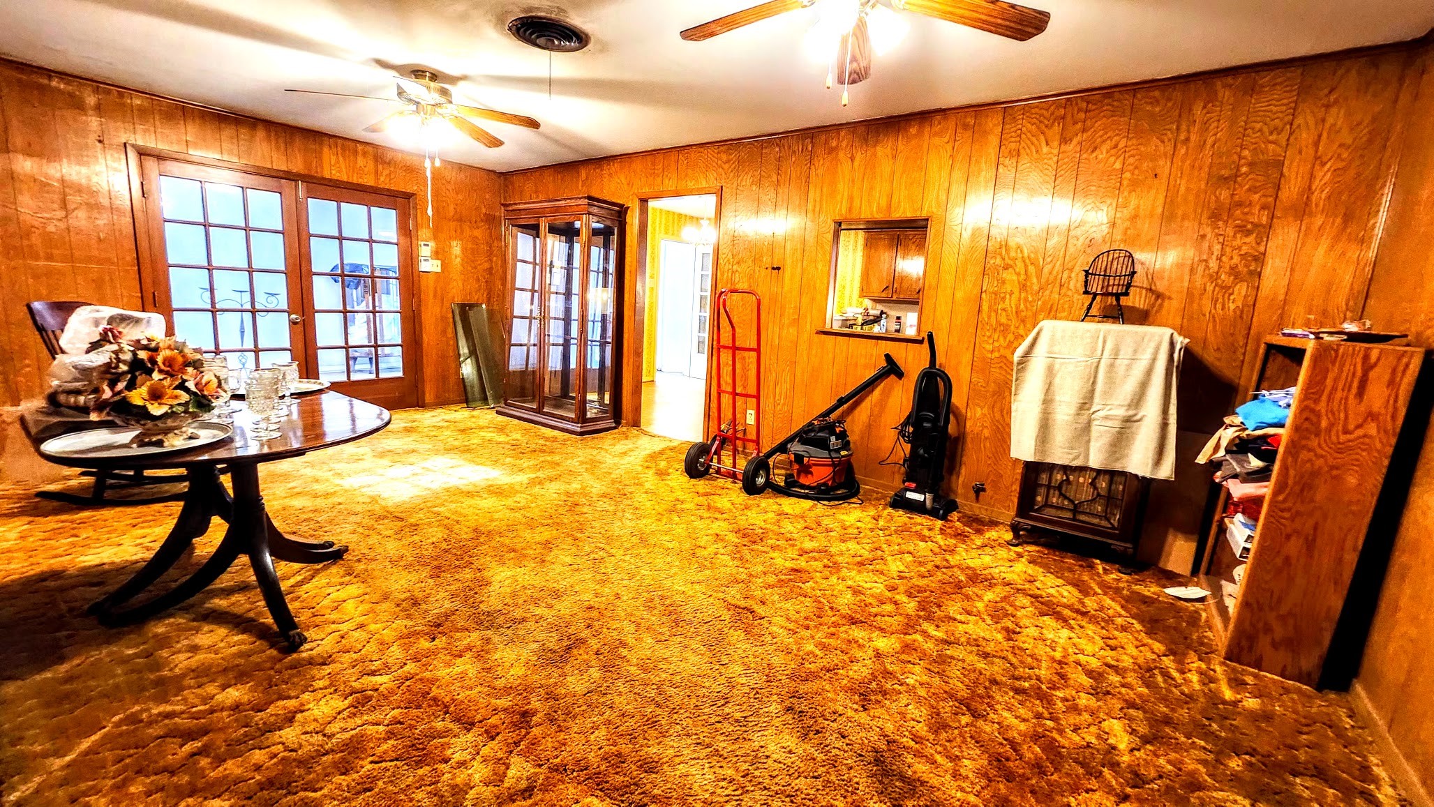 1927 Bethlehem Street Houston, TX 77018 - Photo 11 of 25 BIG FAMILY ROOM OPENS TO KITCHEN & ATRIUM ROOM