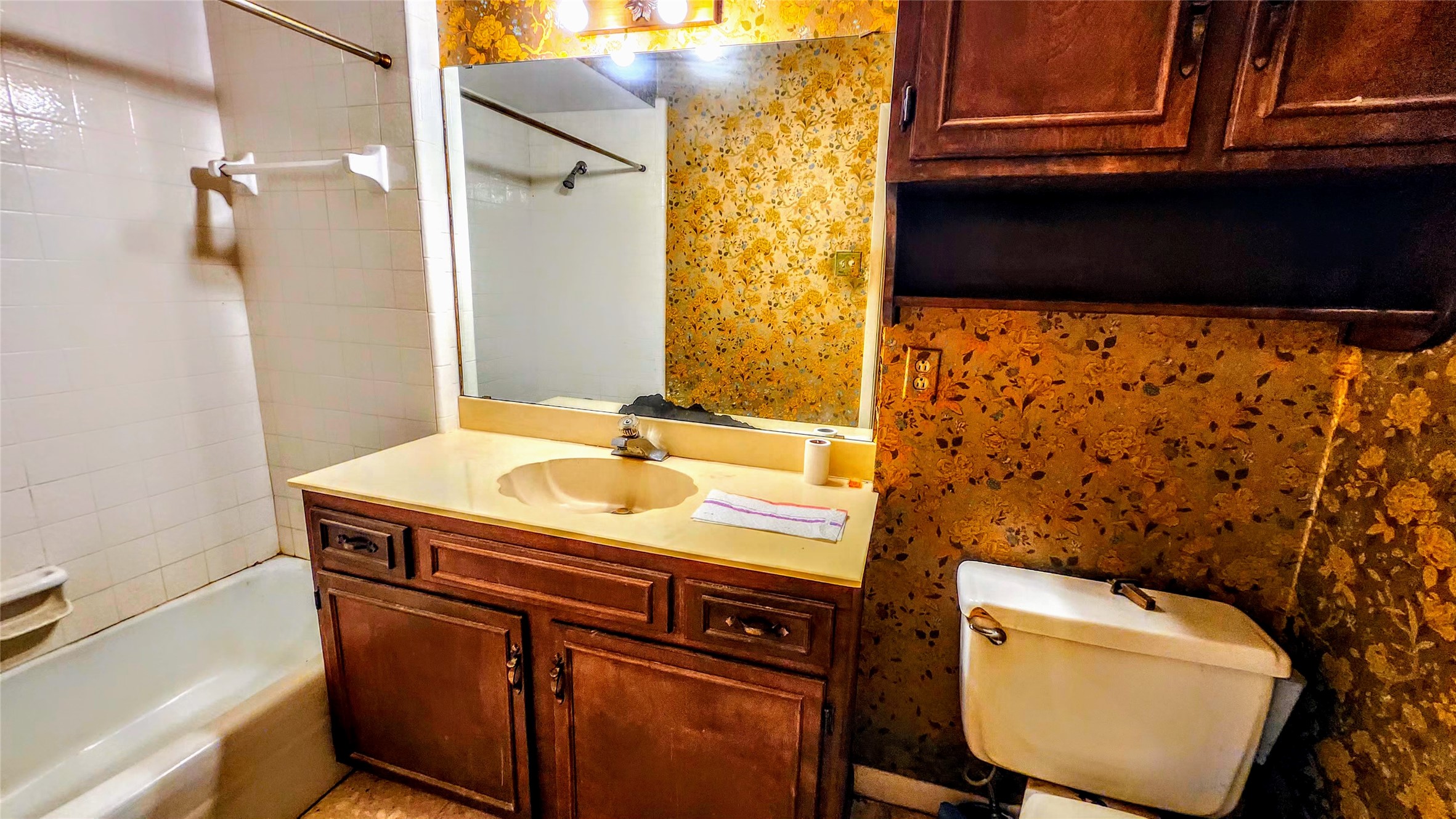 1927 Bethlehem Street Houston, TX 77018 - Photo 17 of 25 a bathroom with a sink toilet and shower