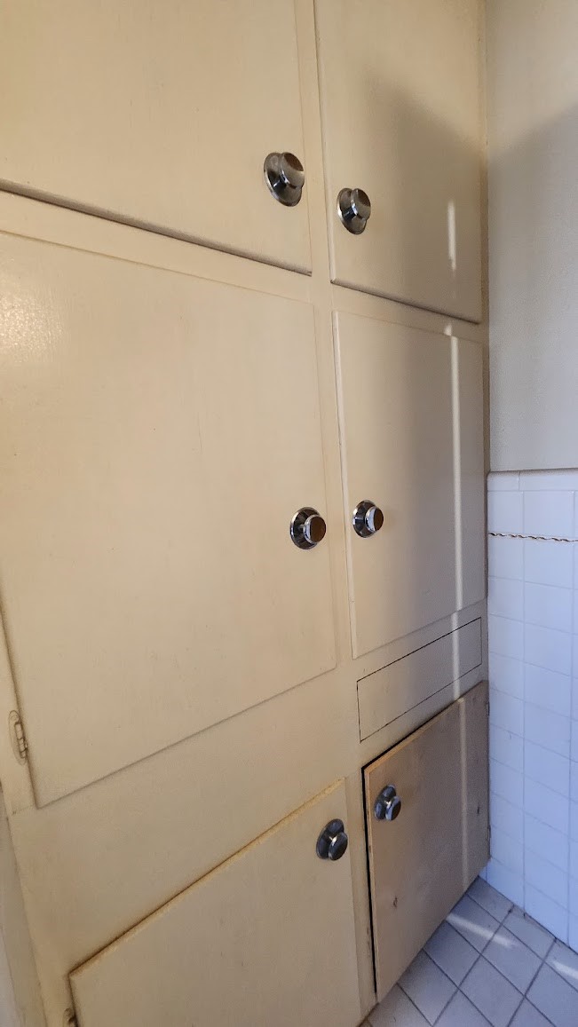 1927 Bethlehem Street Houston, TX 77018 - Photo 19 of 25 HALL BATHROOM LINEN STORAGE