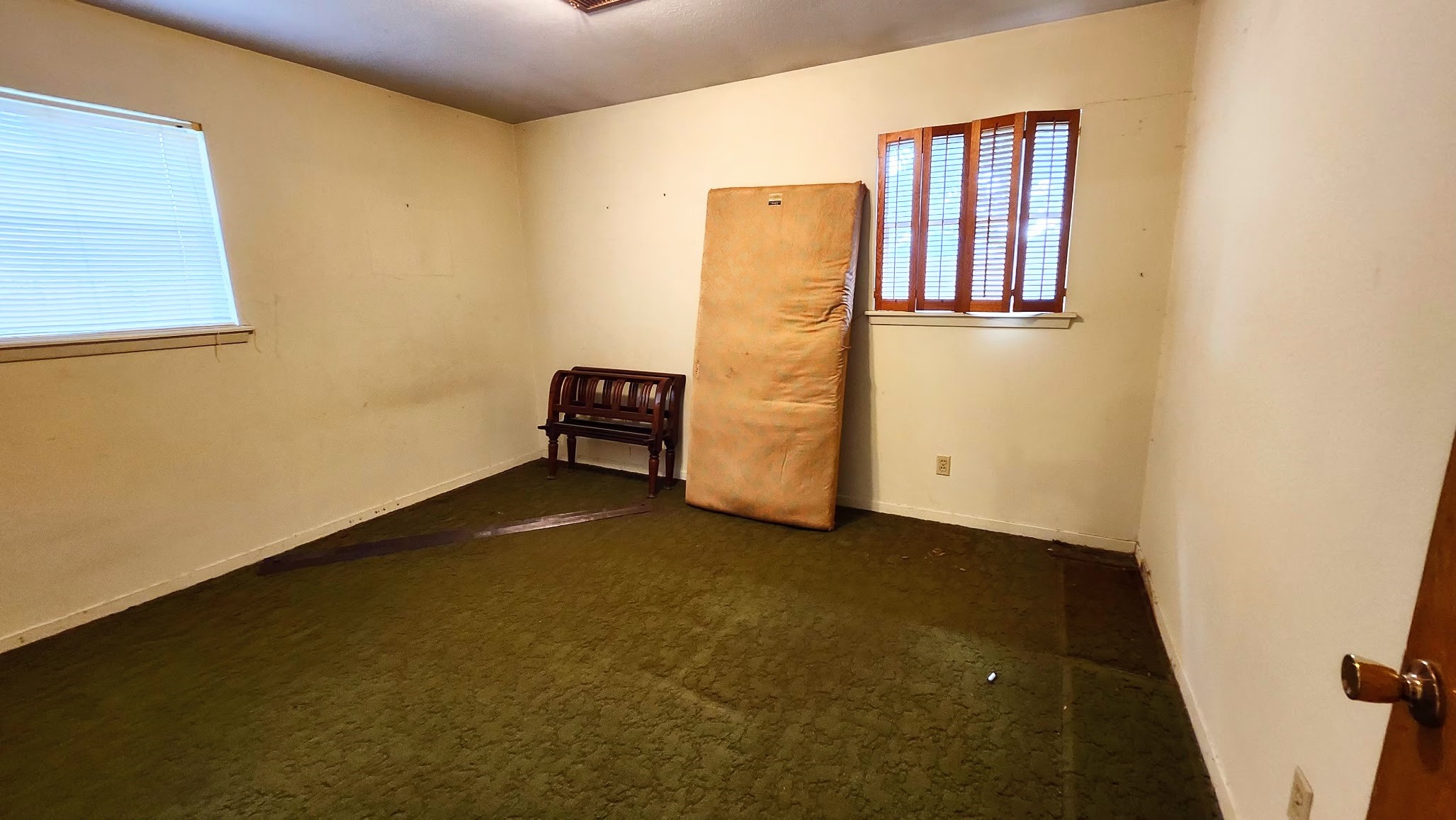 1927 Bethlehem Street Houston, TX 77018 - Photo 24 of 25 BRIGHT CORNER BEDROOM