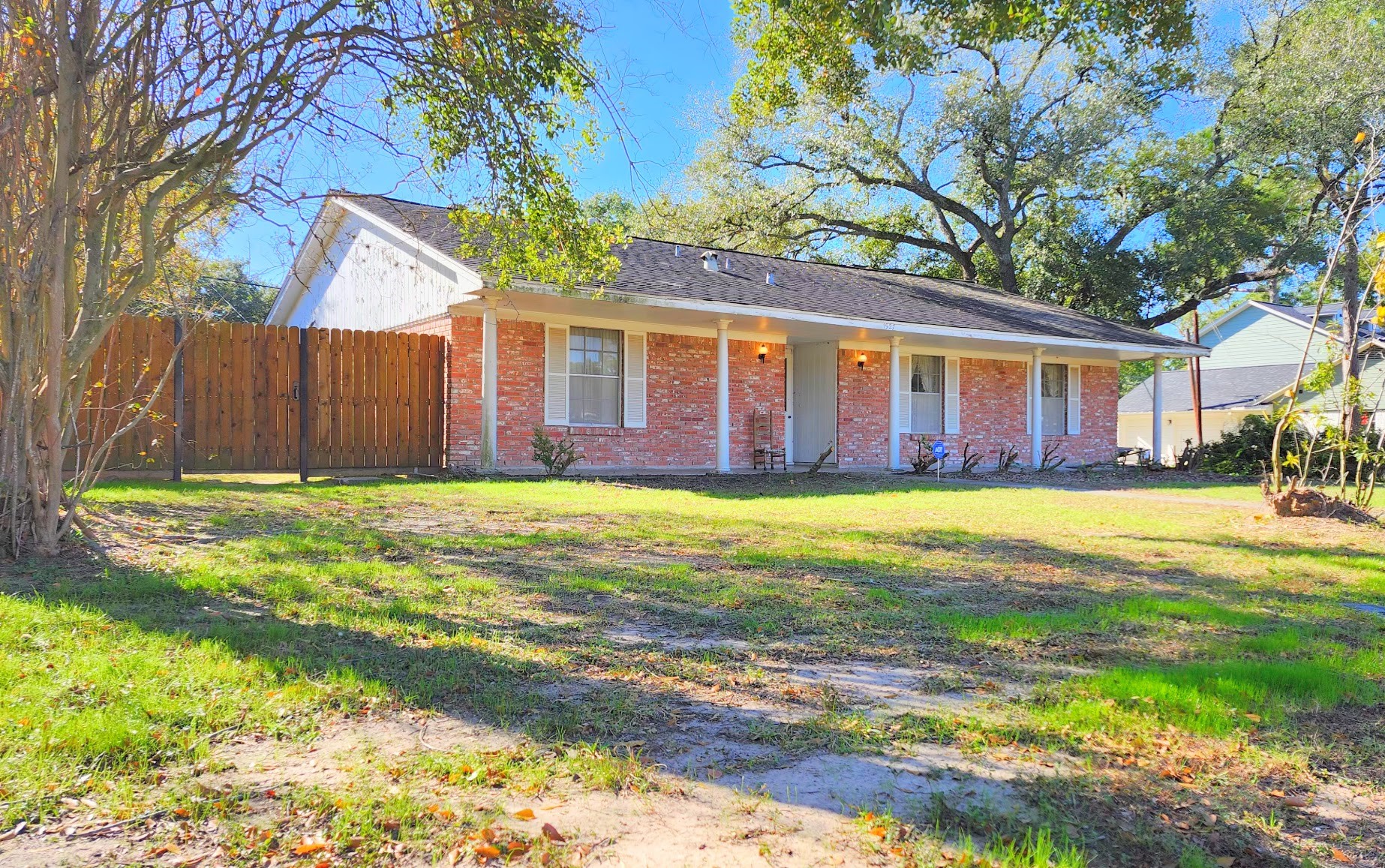 1927 Bethlehem Street Houston, TX 77018 - Photo 4 of 25 a view of a house with a swimming pool