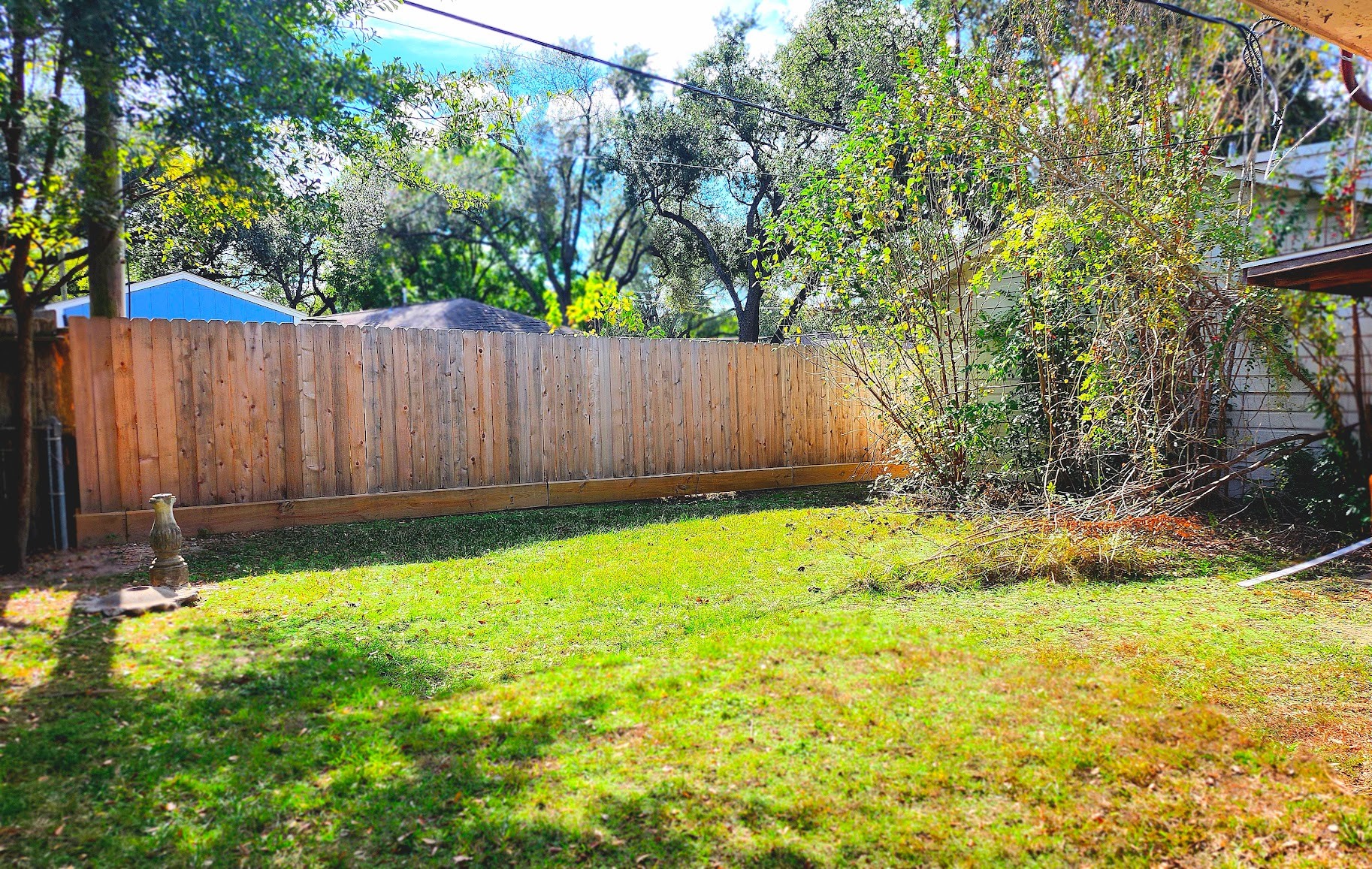 1927 Bethlehem Street Houston, TX 77018 - Photo 6 of 25 FULLY FENCED BACK & SIDE YARD, ROOM FOR BIG POOL!