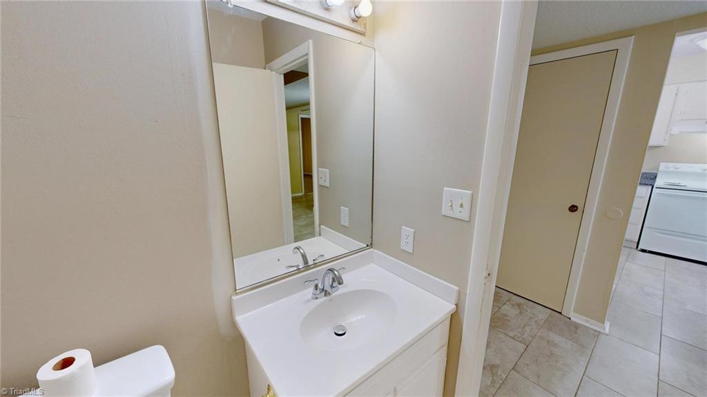 2214 Shadow Valley Road, Unit E High Point, NC 27265 - Photo 24 of 41