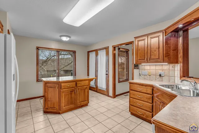 $448,000 | 2405 Southeast Saturn Drive, Topeka, KS 66605