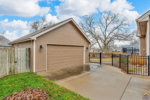 $459,000 | 2405 Southeast Saturn Drive, Topeka, KS 66605