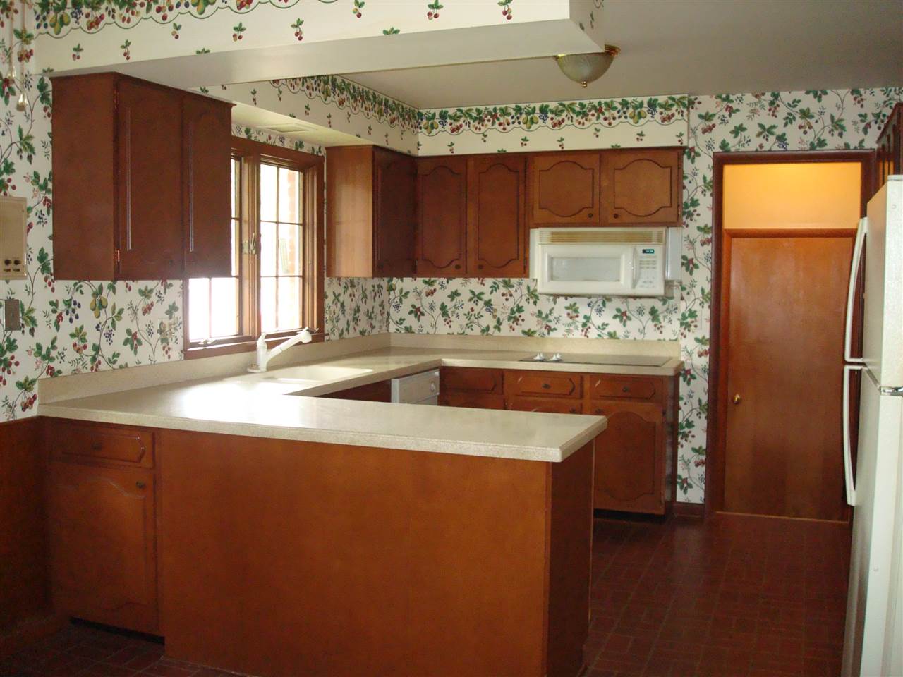 156 Maywood Avenue Rochester, MI 48307 - Photo 9 of 61 31291465-13.JPG