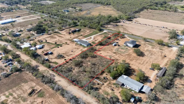 $75,000 | 2240 County Road 5710, Devine, TX 78016