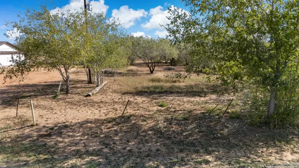 $75,000 | 2240 County Road 5710, Devine, TX 78016