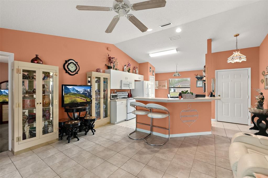 8 Karat Path Palm Coast, FL 32164 - Photo 5 of 37 a view of a room with gym equipment