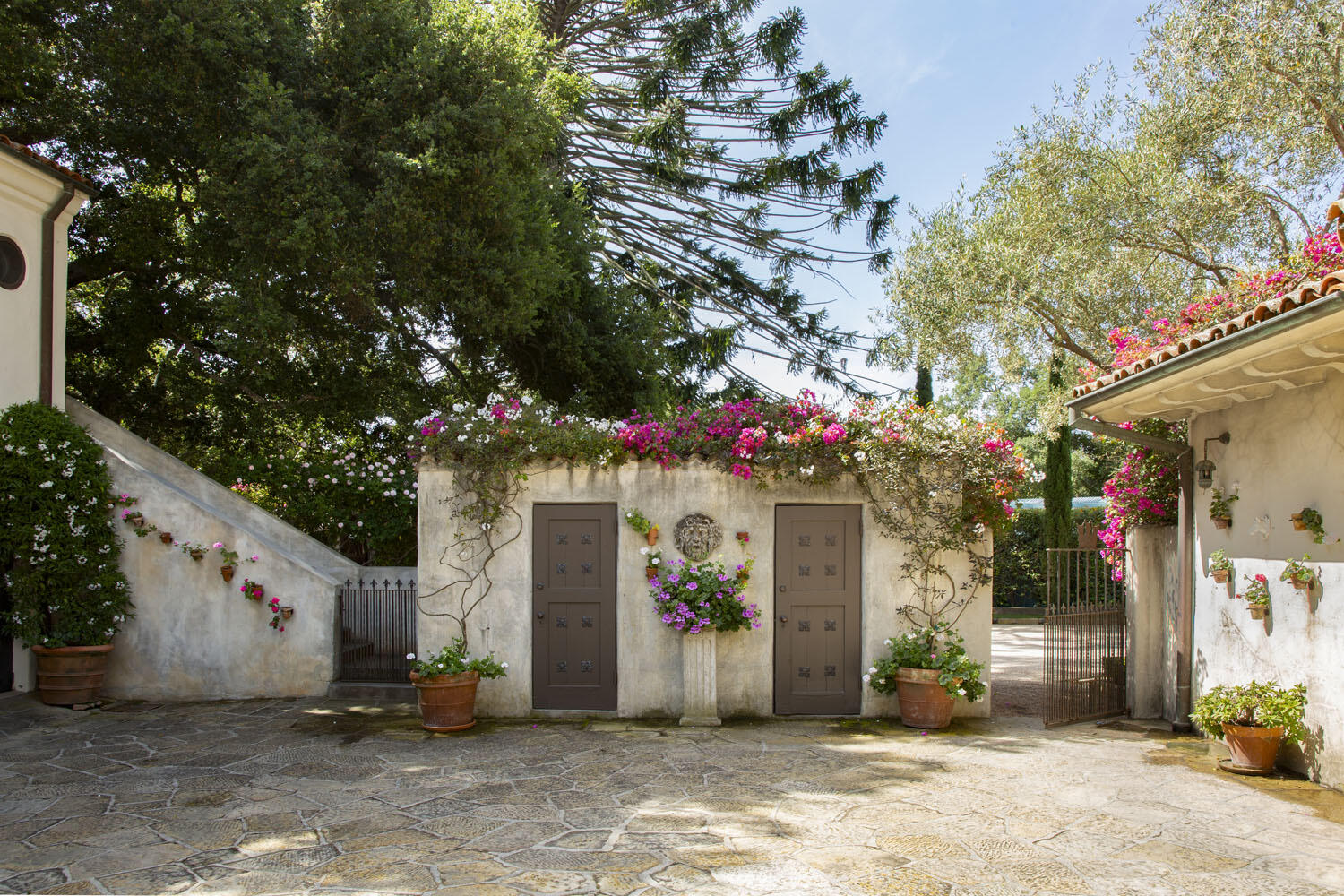 779 Ayala Lane Montecito, CA 93108 - Photo 19 of 58 35 Coutryard details
