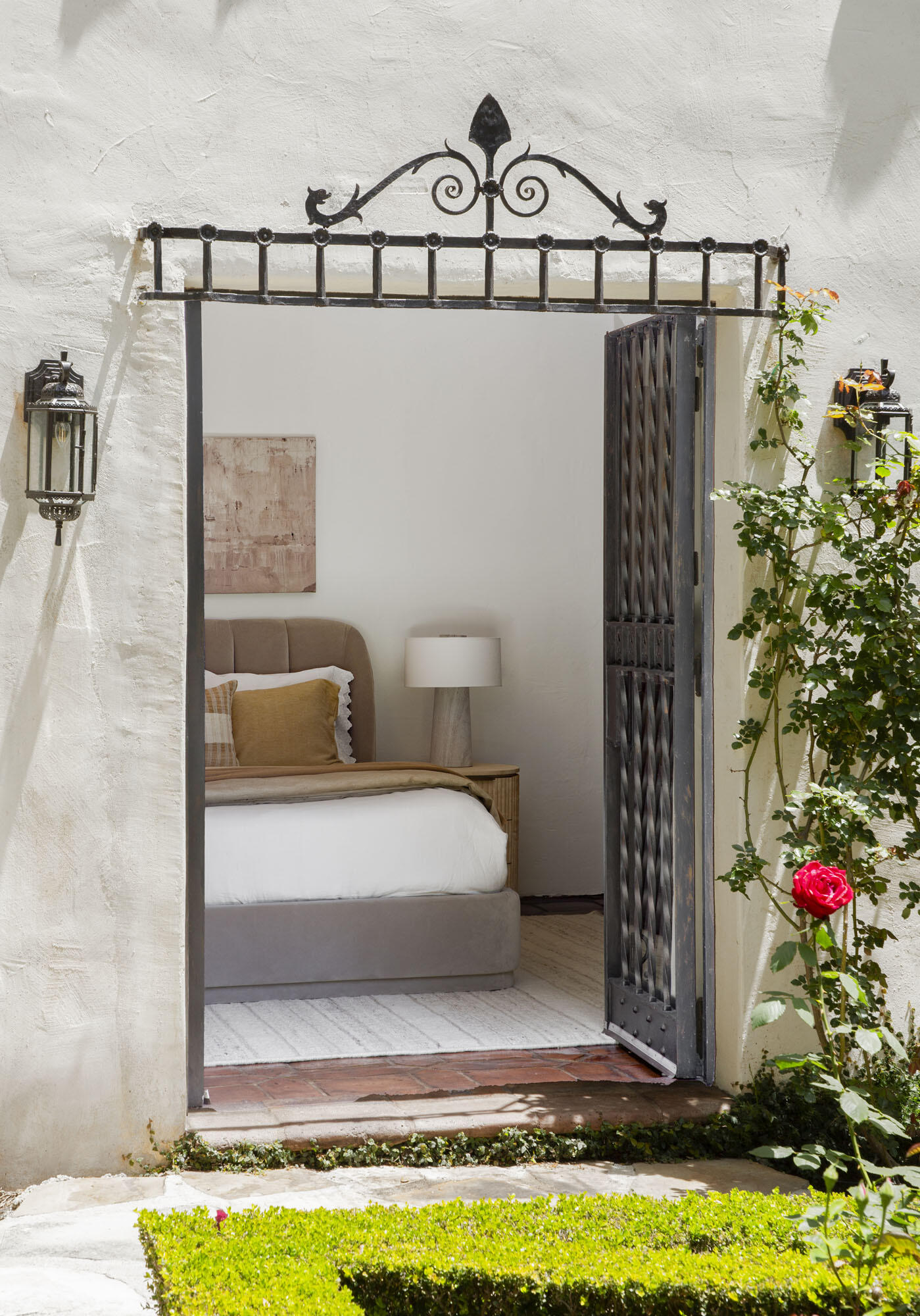 779 Ayala Lane Montecito, CA 93108 - Photo 37 of 58 28 Guest suite indoor-outdoor