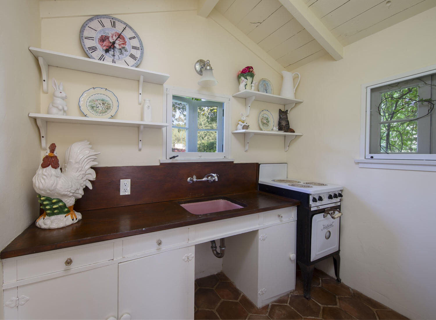 779 Ayala Lane Montecito, CA 93108 - Photo 46 of 58 46 Garden cootage kitchen